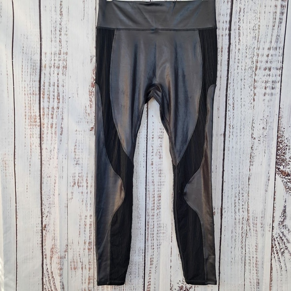 NWT Fabletics M Motion365+ Contour High-Waisted Leggings Black Shine Moto - Picture 1 of 8